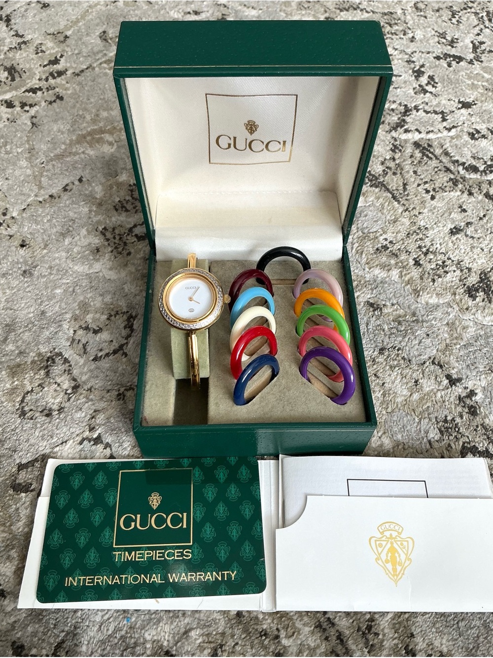 Gucci DRESSY Bangle Watch set with Interchangeable bezels❤️🔥❤️🔥❤️🔥 - Picture 13 of 15